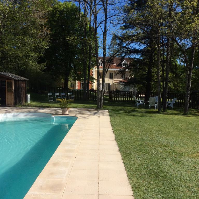 Le Chalet De Luxe Bed & Breakfast Saint-Severin Exterior photo